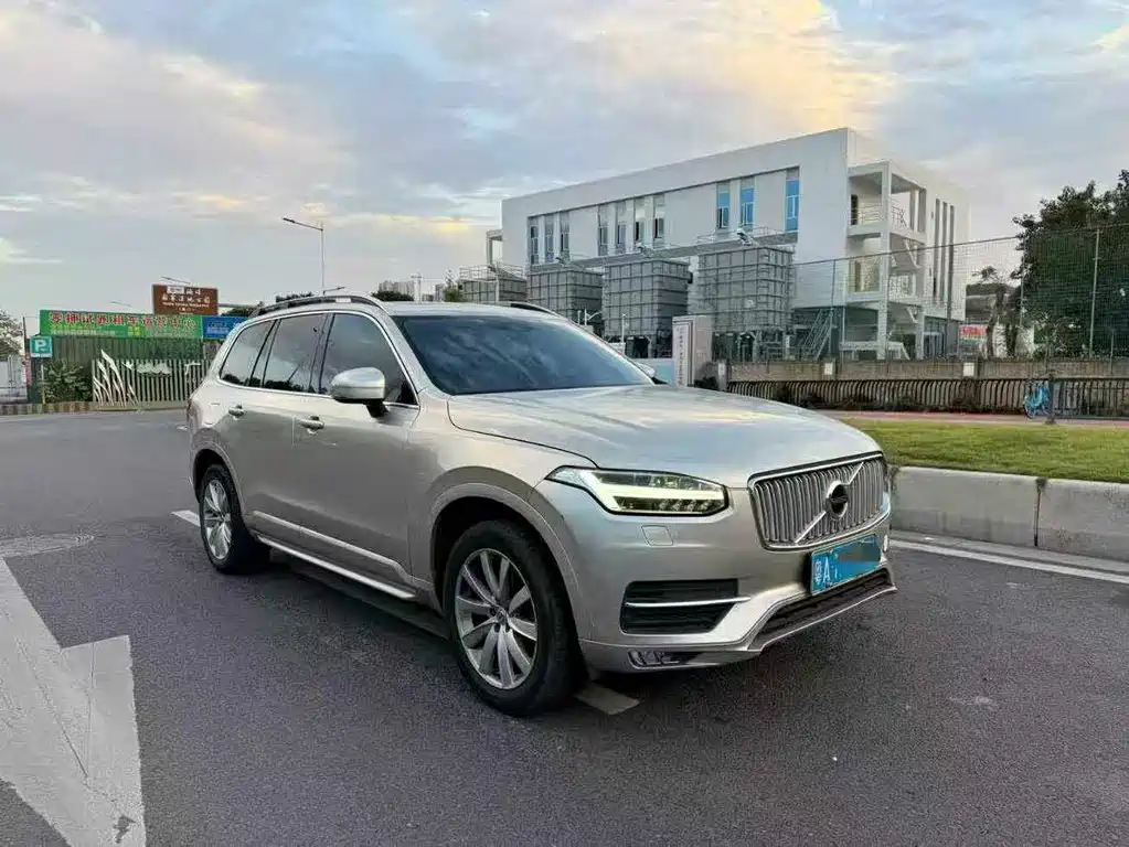Volvo XC90 T6