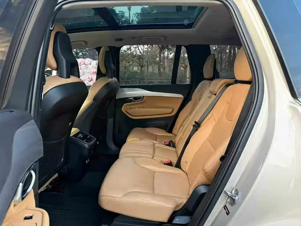 Volvo XC90 T6