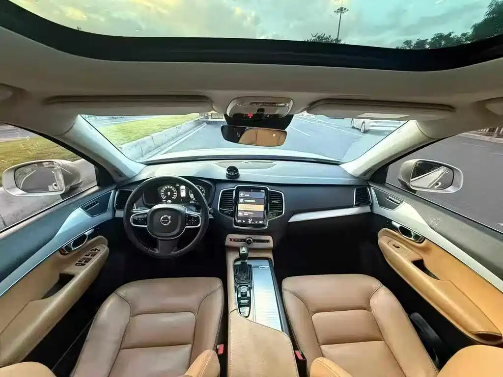 Volvo XC90 T6
