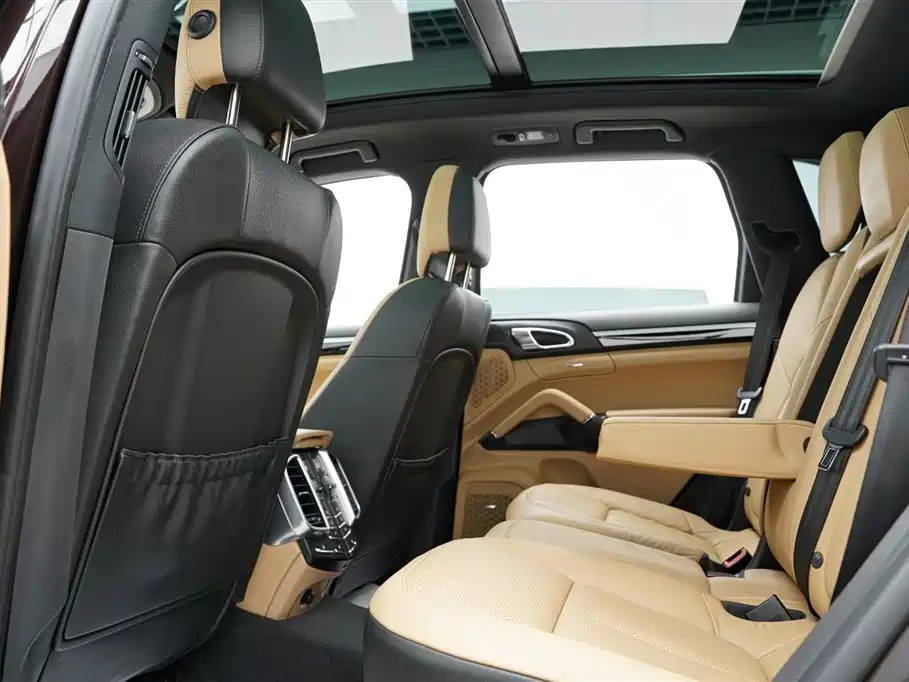 Cayenne 2014 Platinum Edition 3.0T