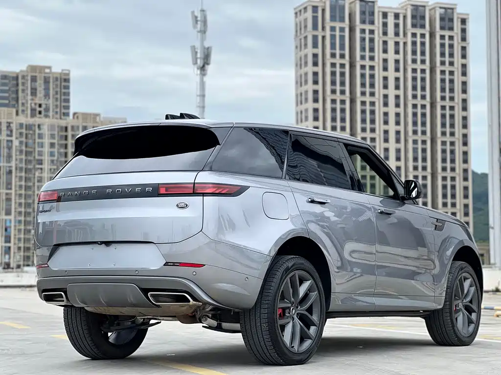 Range Rover Sport 2025 400PS Dynamic SE