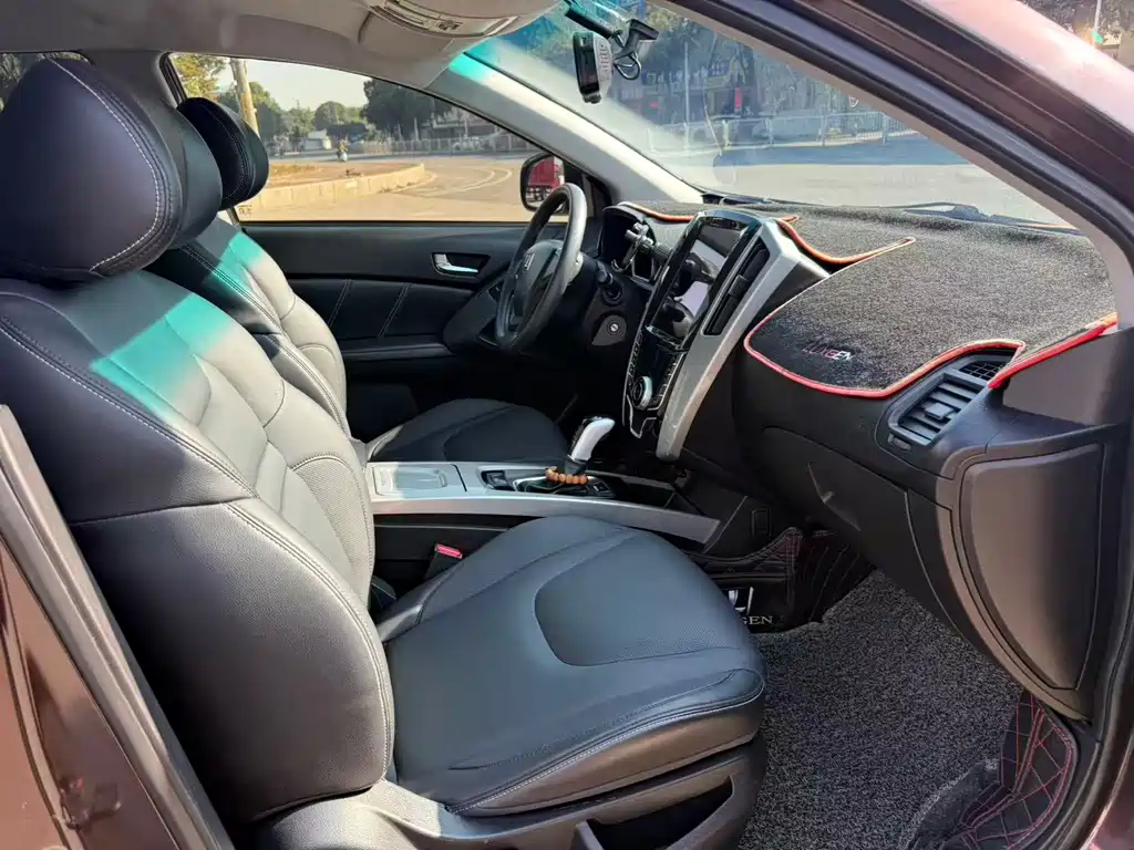 Luxgen U6 SUV 2015 1.8T Charm Edition