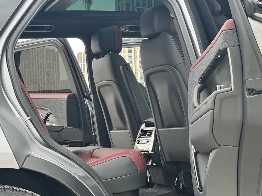 Range Rover Sport 2025 400PS Dynamic SE