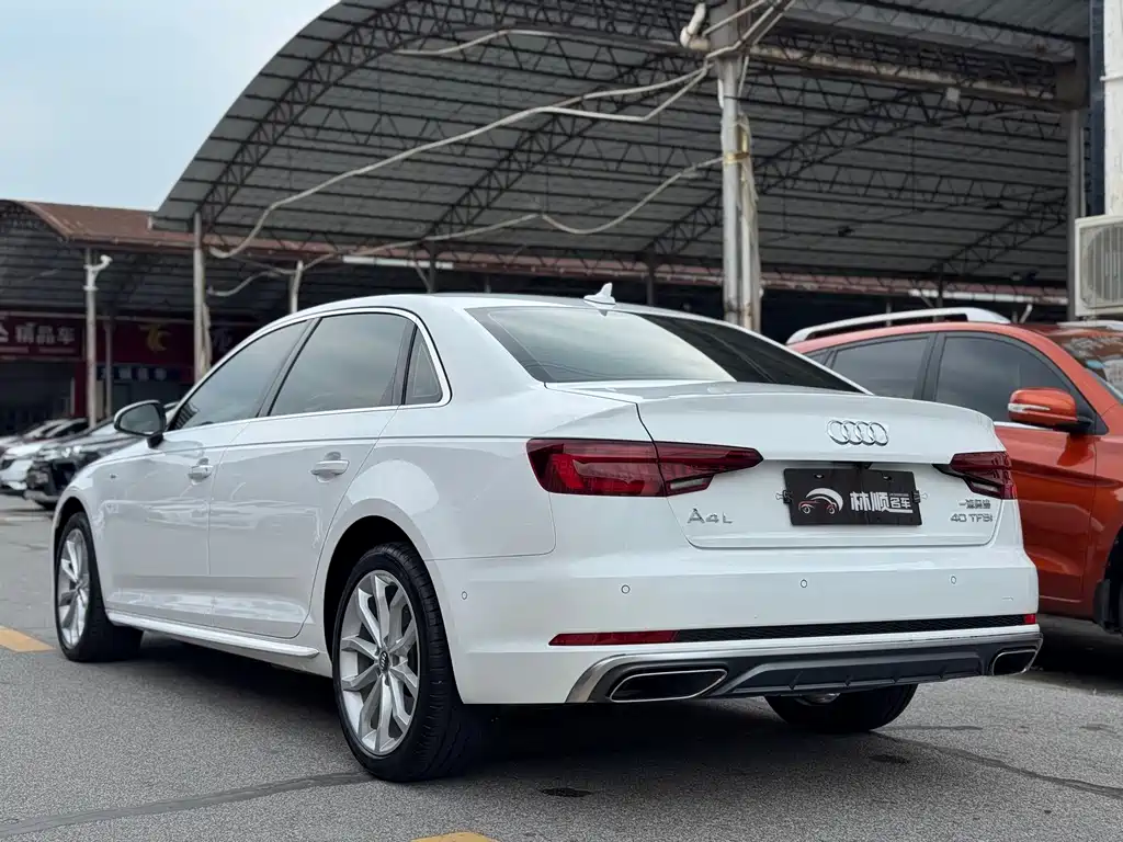 Audi A4L 2019 40 TFSI Fashion Edition China VI