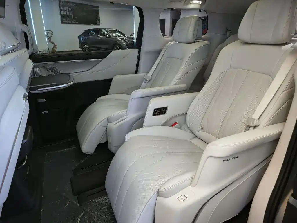 Buick GL8 PHEV 2024 Lu Zun Luxury Edition 7-Seater