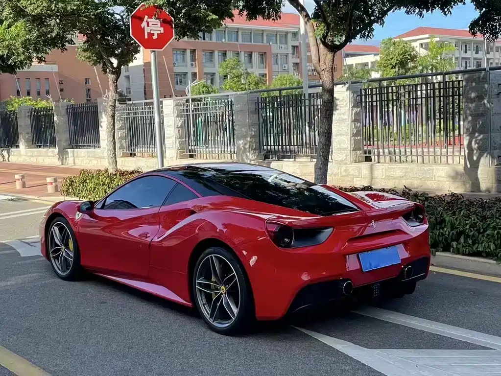 Ferrari 488 GTB 2015
