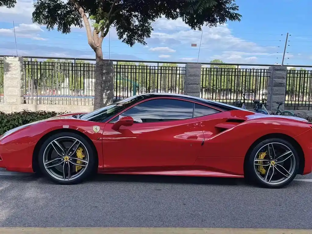 Ferrari 488 GTB 2015