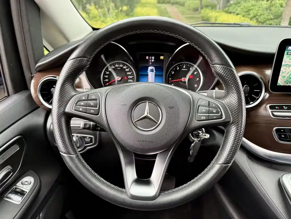 Mercedes-Benz V-Class 2021 V 260 Navigator Edition