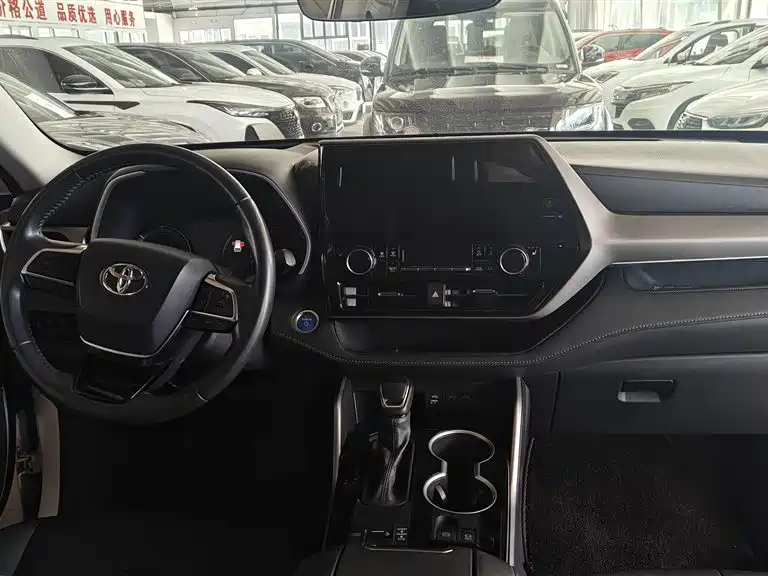 Toyota Highlander Hybrid 2022 2.5L AWD Platinum 7-Seater