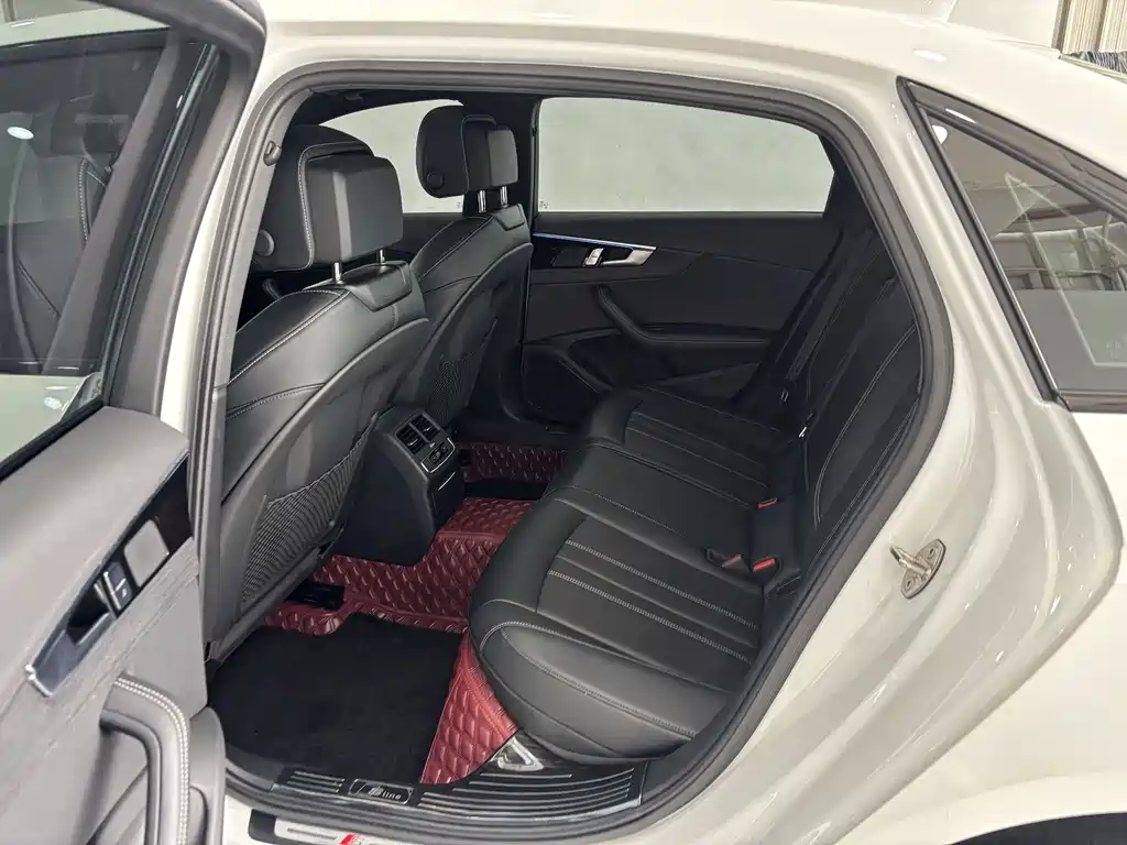Audi A4L 2024 40 TFSI Luxury Dynamic Edition