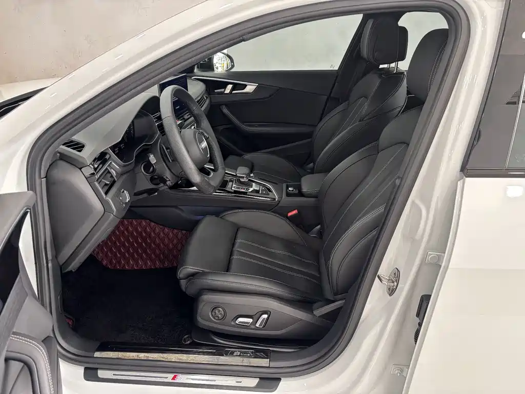 Audi A4L 2024 40 TFSI Luxury Dynamic Edition