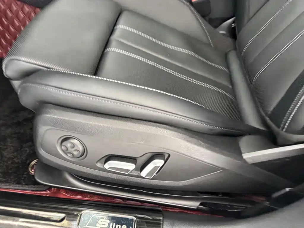 Audi A4L 2024 40 TFSI Luxury Dynamic Edition