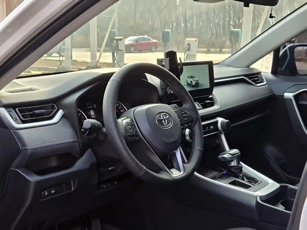 RAV4 2024 2.0L CVT FWD Urban Edition