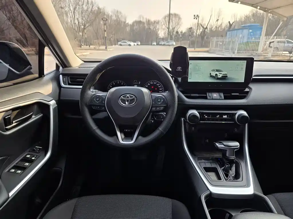 RAV4 2024 2.0L CVT FWD Urban Edition