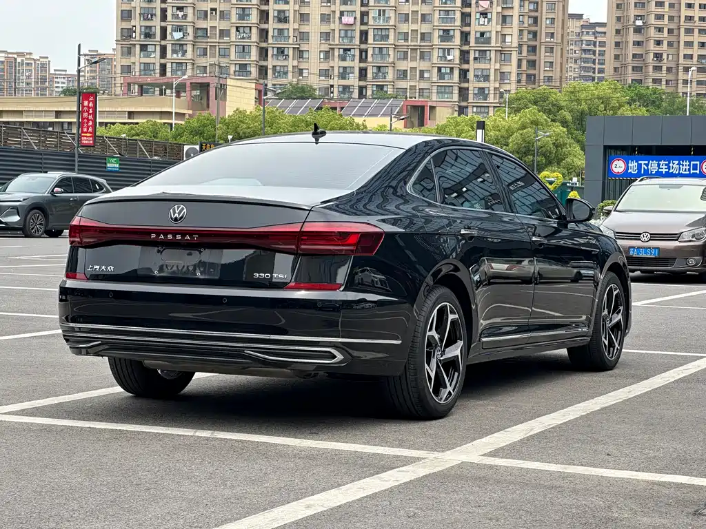 Volkswagen Passat 2023 330TSI Starlight Luxury Edition