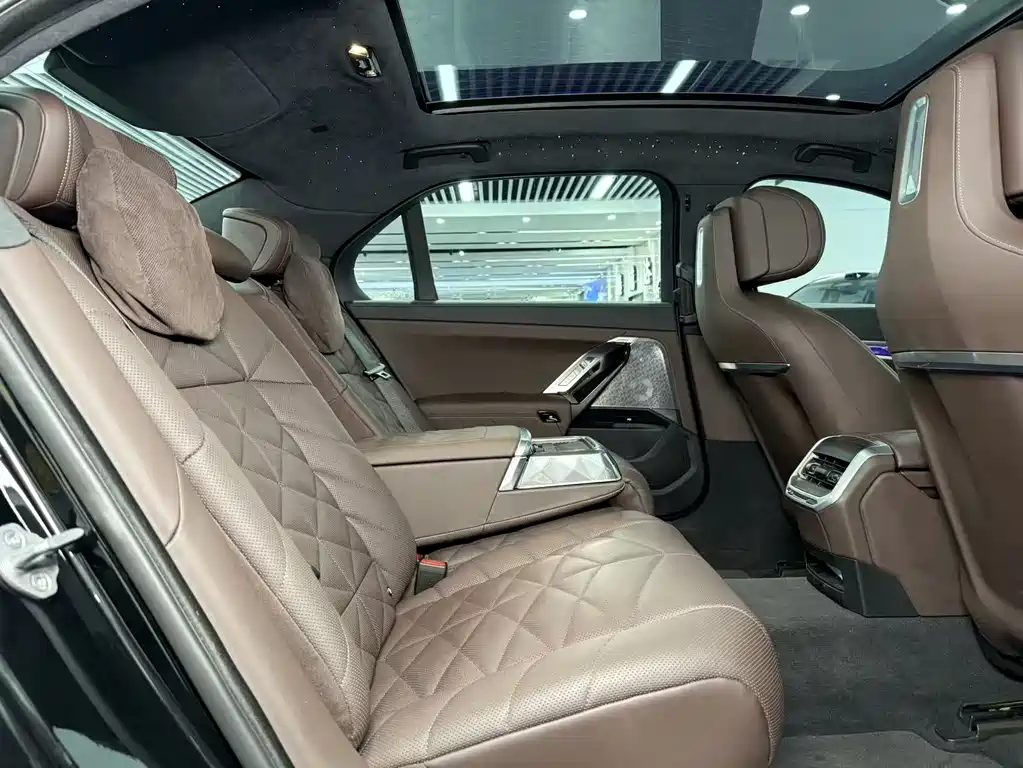 BMW 7 Series 2023 735Li M Sport Package
