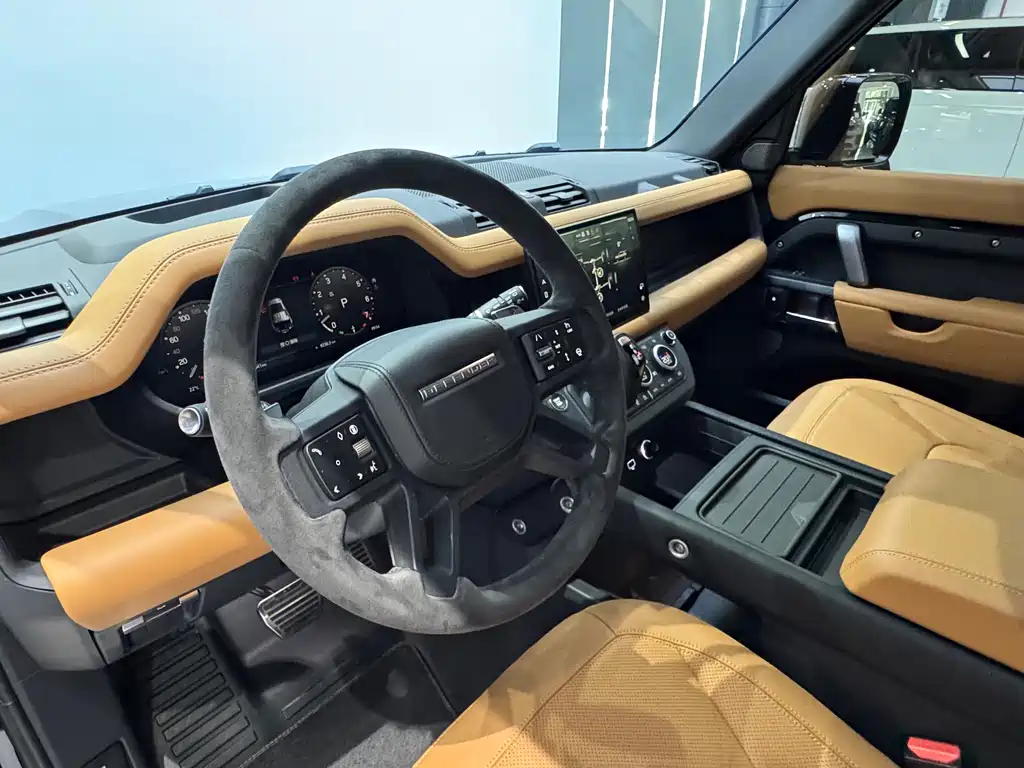 Land Rover Defender 110 5.0T V8 2024