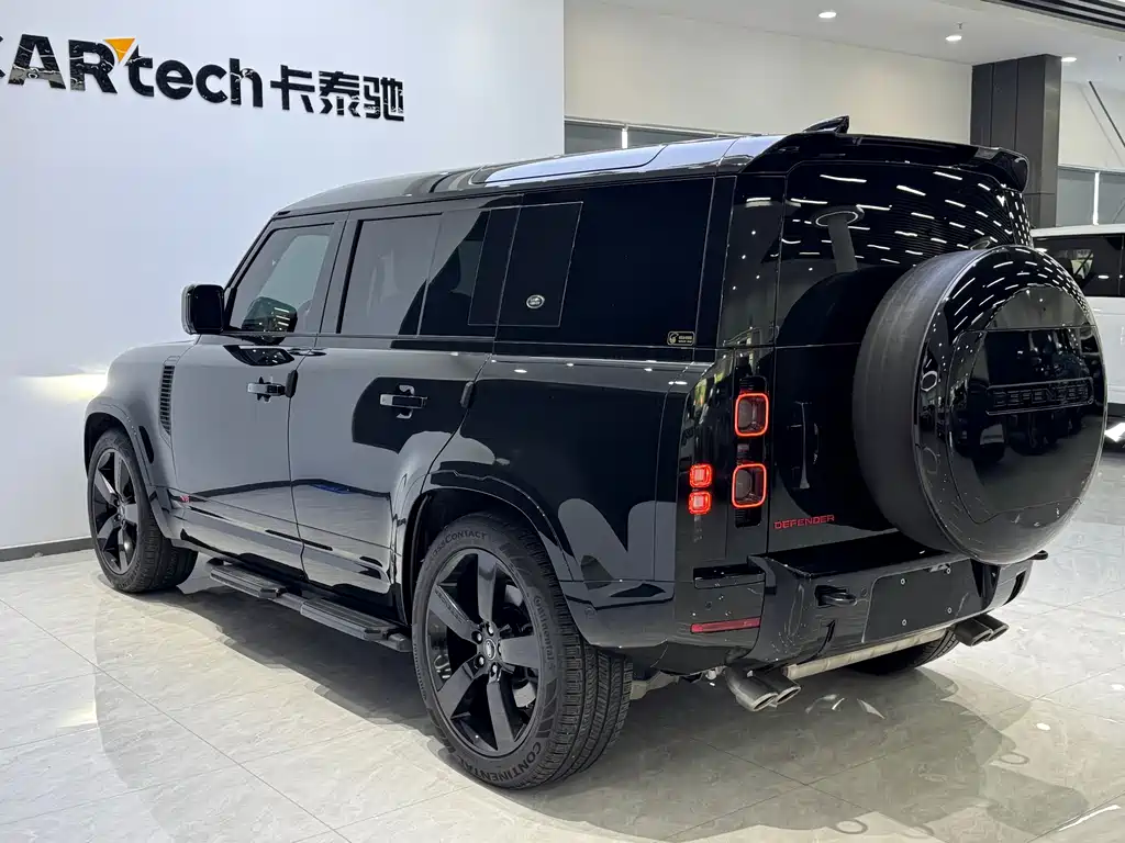 Land Rover Defender 110 5.0T V8 2024