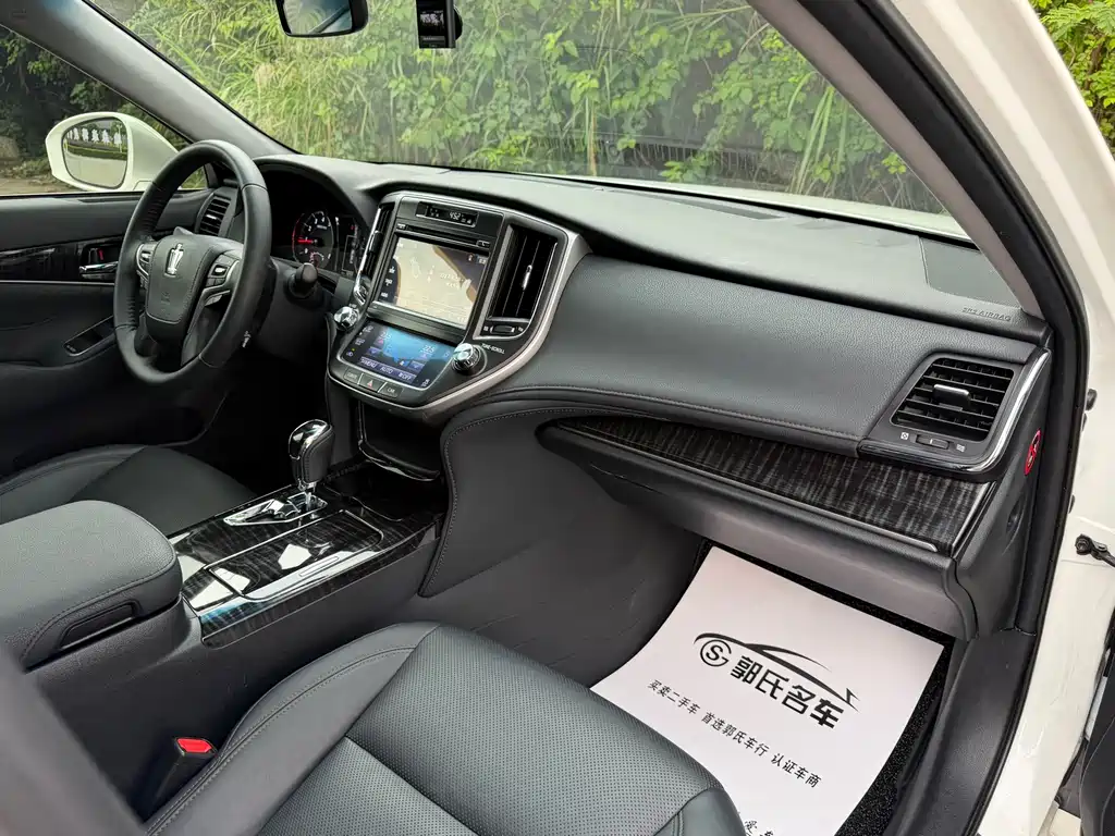 Toyota Crown 2015 2.0T Fashion Edition