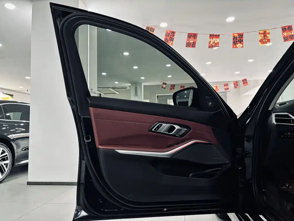BMW 3 Series 2025 330Li M Sport Night Edition