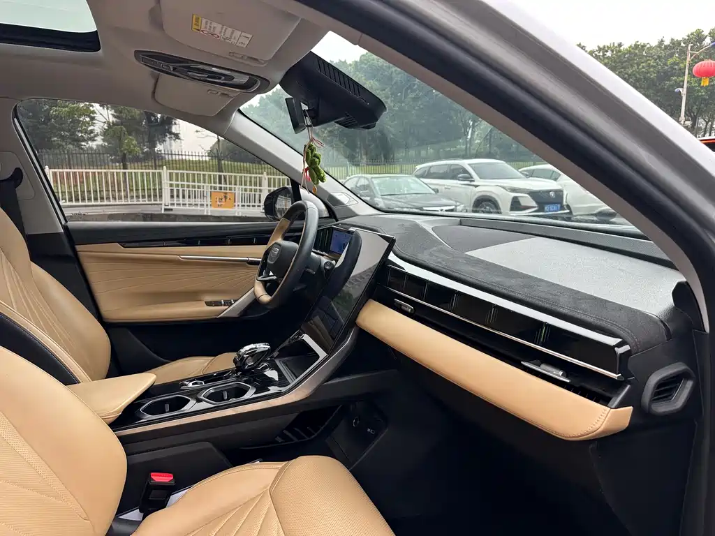Geely Boyue L 2023 1.5TD DCT Prestige Edition