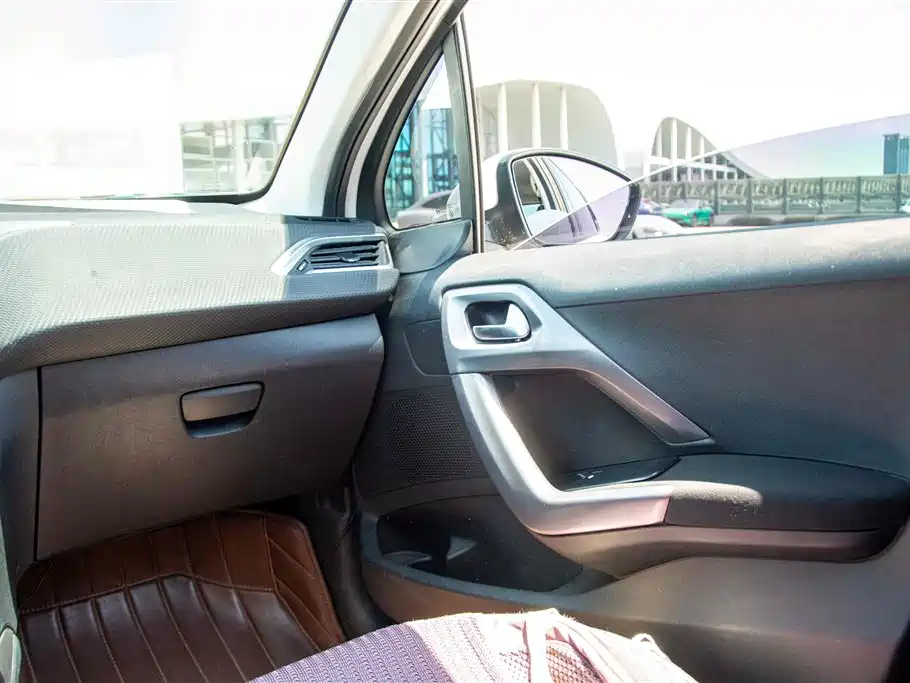 Peugeot 2008 2014 1.6L Automatic Trend Edition