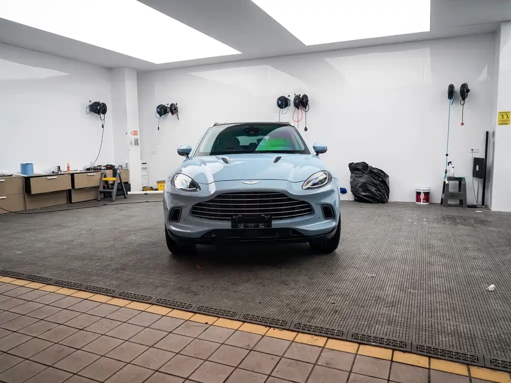 Aston Martin DBX 2022 3.0T STRAIGHT-SIX