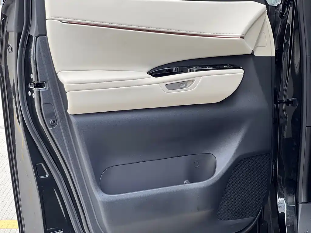 Lexus LM 500h 6-Seater Supreme Edition 2025
