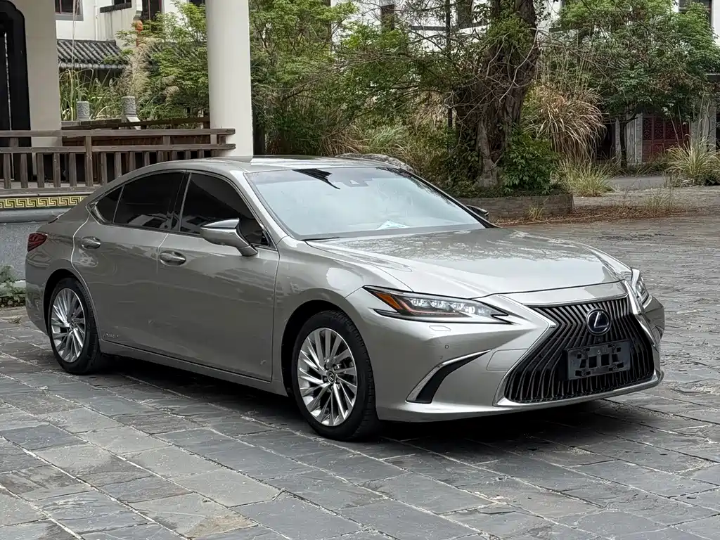 Lexus ES 2020 300h Executive Edition