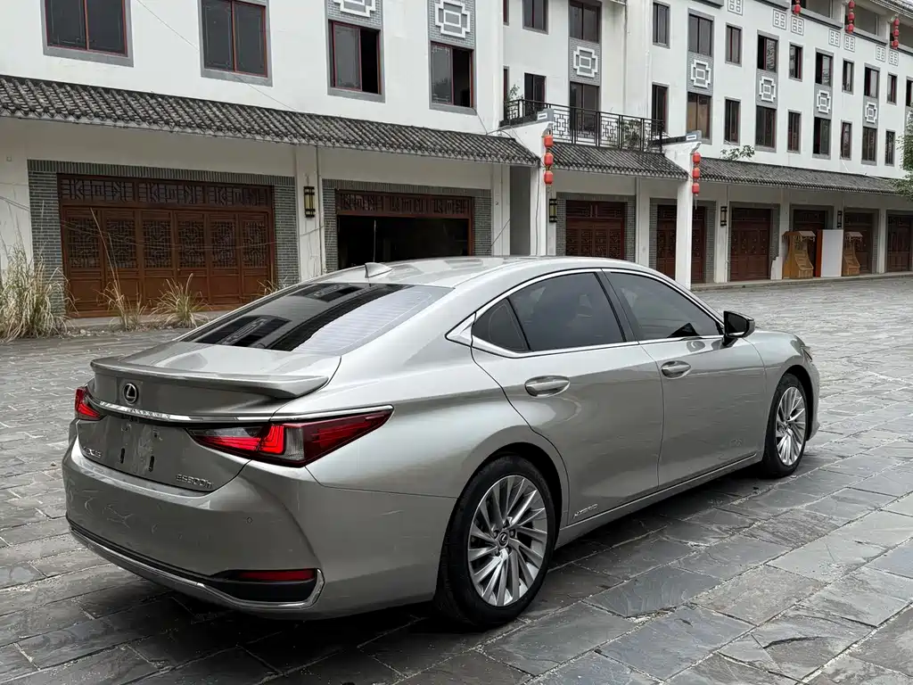 Lexus ES 2020 300h Executive Edition