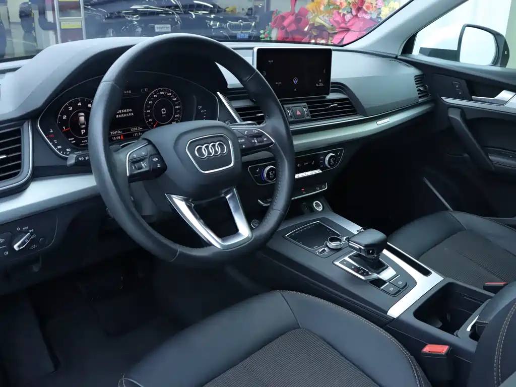 Audi Q5L 2018 40 TFSI Rongxiang Fashion Edition National V