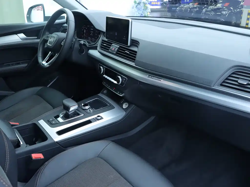 Audi Q5L 2018 40 TFSI Rongxiang Fashion Edition National V