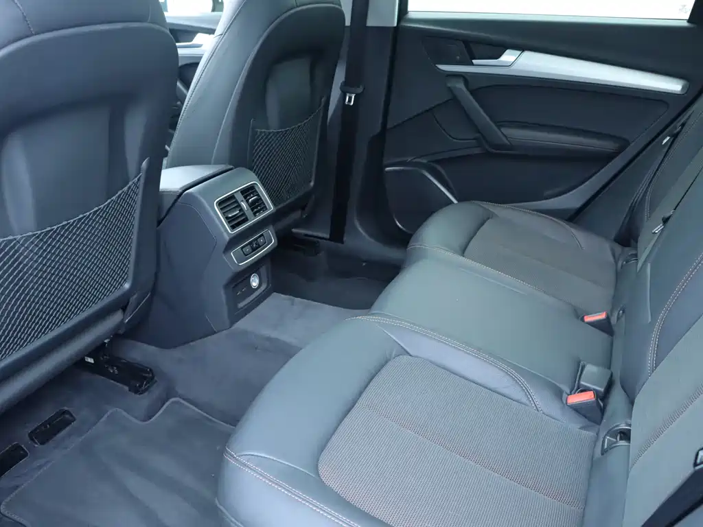 Audi Q5L 2018 40 TFSI Rongxiang Fashion Edition National V