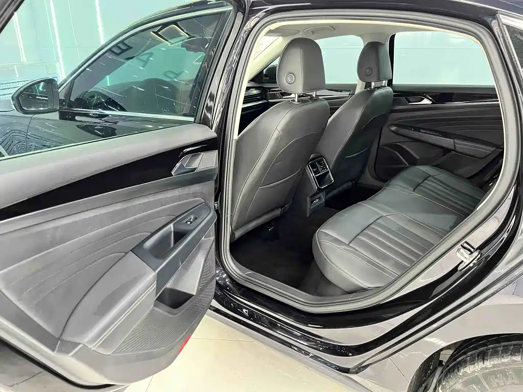 Volkswagen Passat 2023 280TSI Business Edition