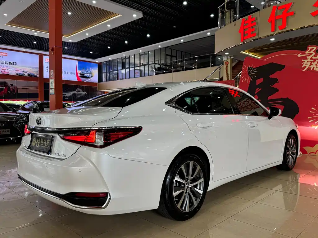 Lexus ES 2020 200 Luxury Edition