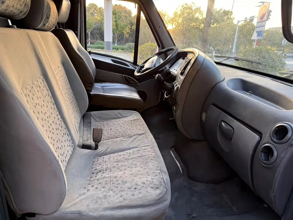 Iveco Bao Di 2013 2.8T-V36 Box Truck
