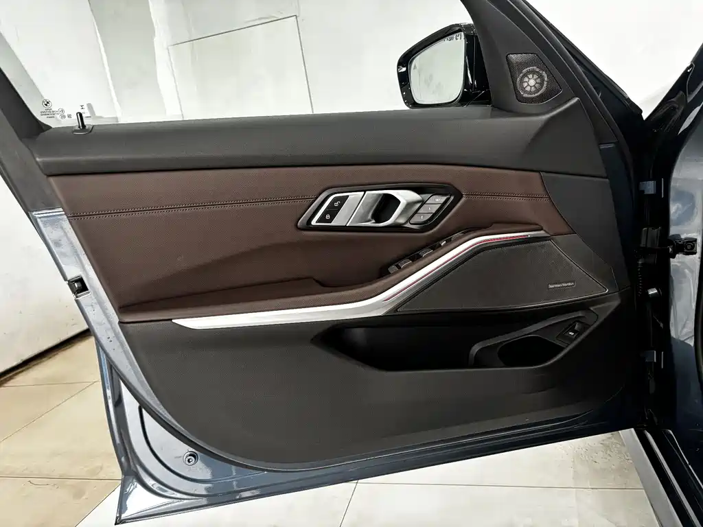 BMW 3 Series 2025 330Li Exclusive M Sport Night Edition