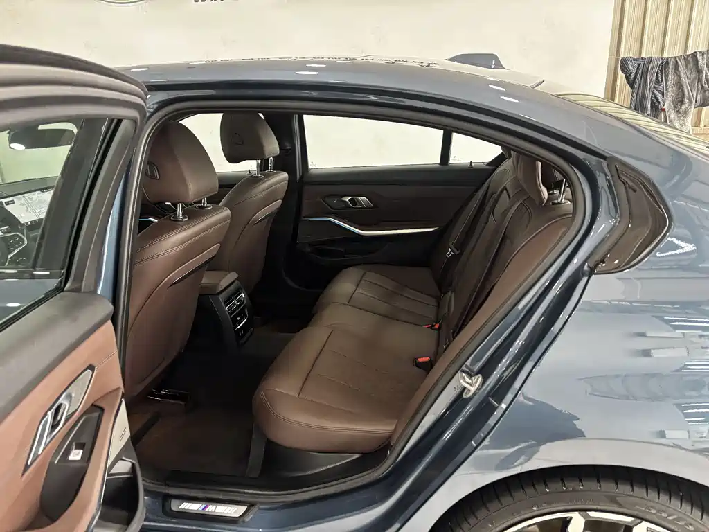 BMW 3 Series 2025 330Li Exclusive M Sport Night Edition