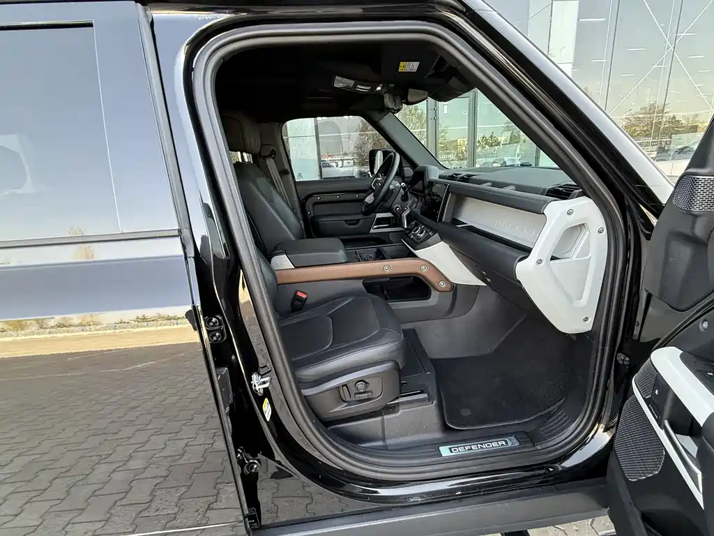 Land Rover Defender 2024 110 3.0T P400 X-DYNAMIC HSE