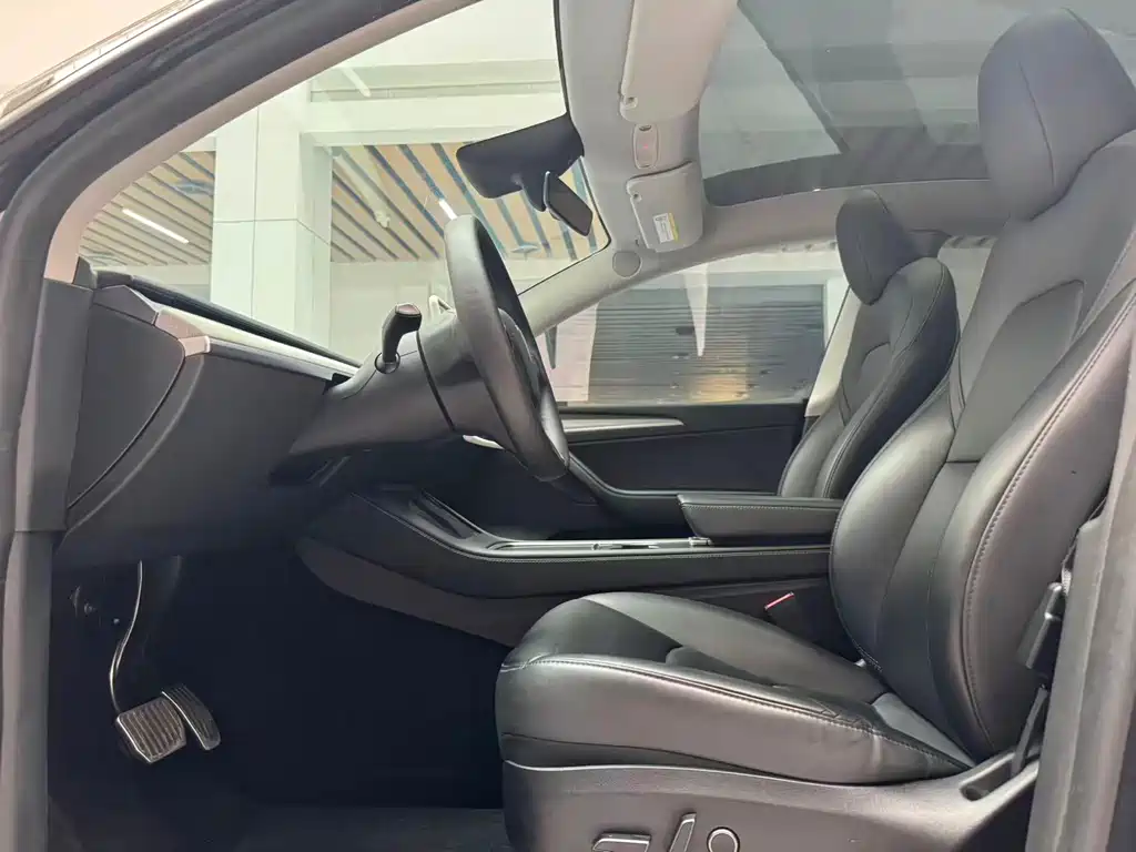 Model Y 2024 Rear-Wheel Drive
