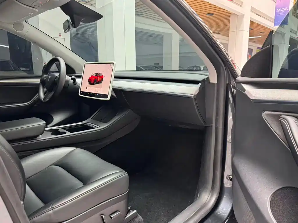 Model Y 2024 Rear-Wheel Drive