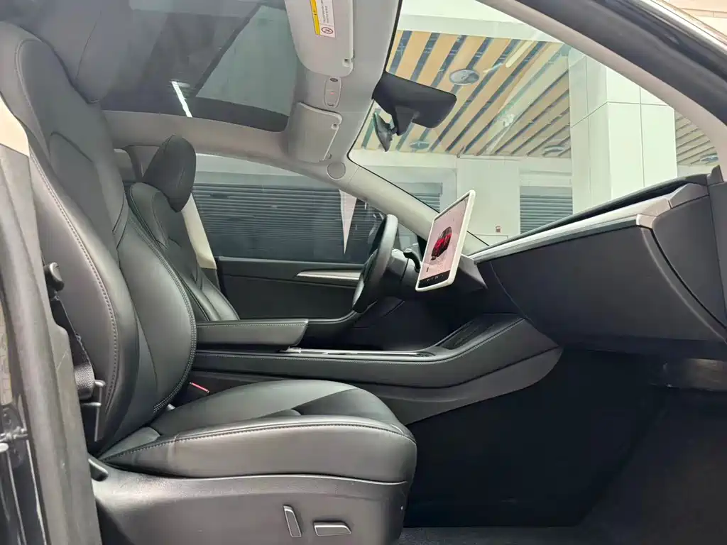 Model Y 2024 Rear-Wheel Drive