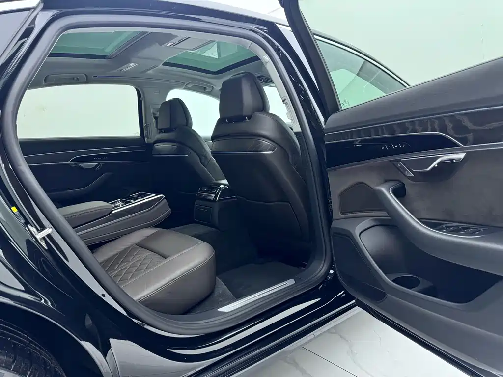 Audi A8L 50 TFSI quattro Comfort Edition 2021