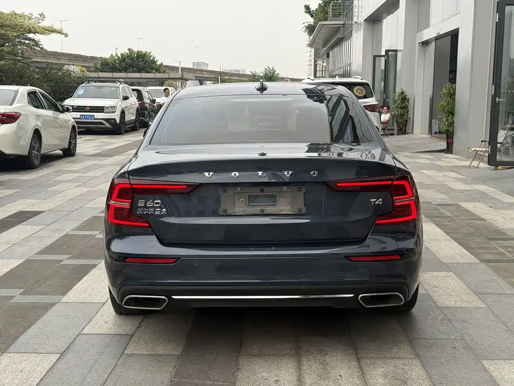 Volvo S60 2021 T4 Momentum Luxury Edition
