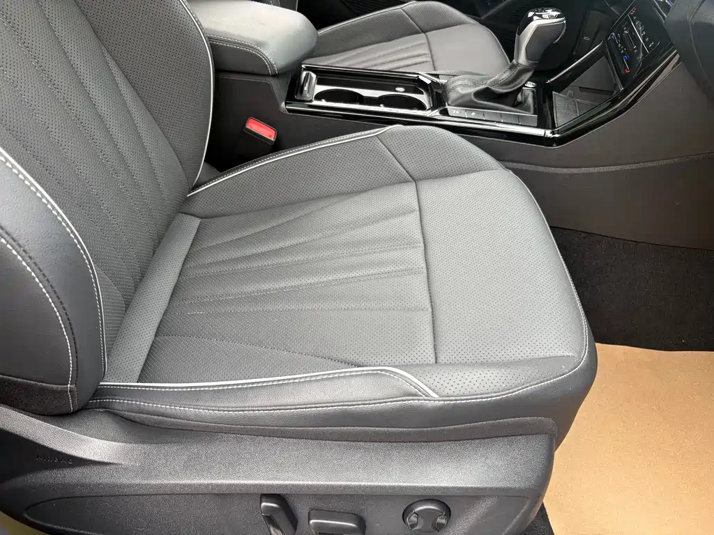 Volkswagen Passat 2024 380TSI Luxury Edition