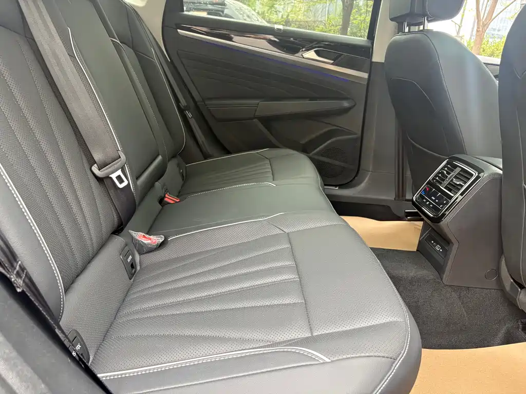 Volkswagen Passat 2024 380TSI Luxury Edition