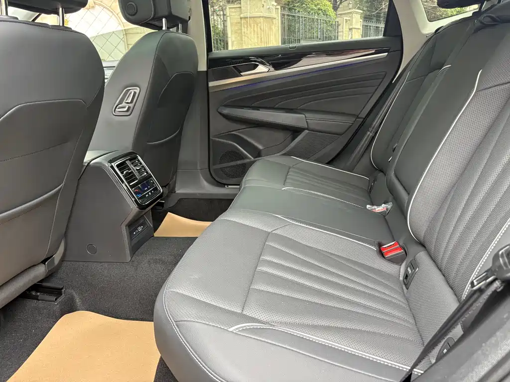 Volkswagen Passat 2024 380TSI Luxury Edition