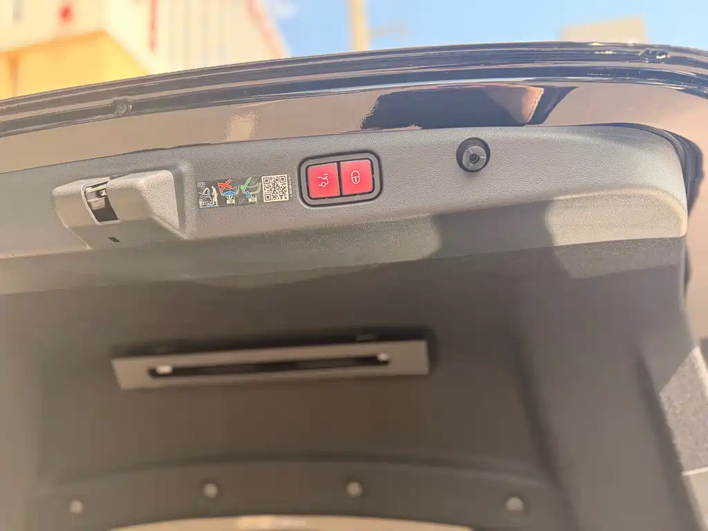 Mercedes-Benz E-Class NEV 2024 E 350 e L Plug-in Hybrid Sedan