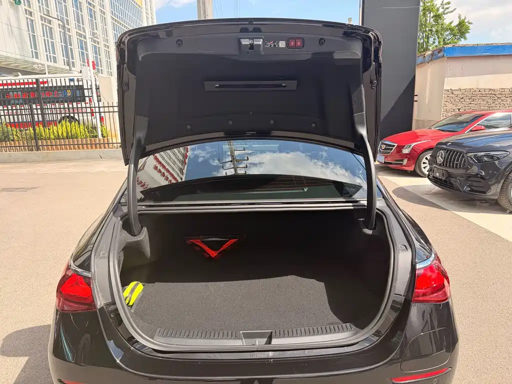 Mercedes-Benz E-Class NEV 2024 E 350 e L Plug-in Hybrid Sedan