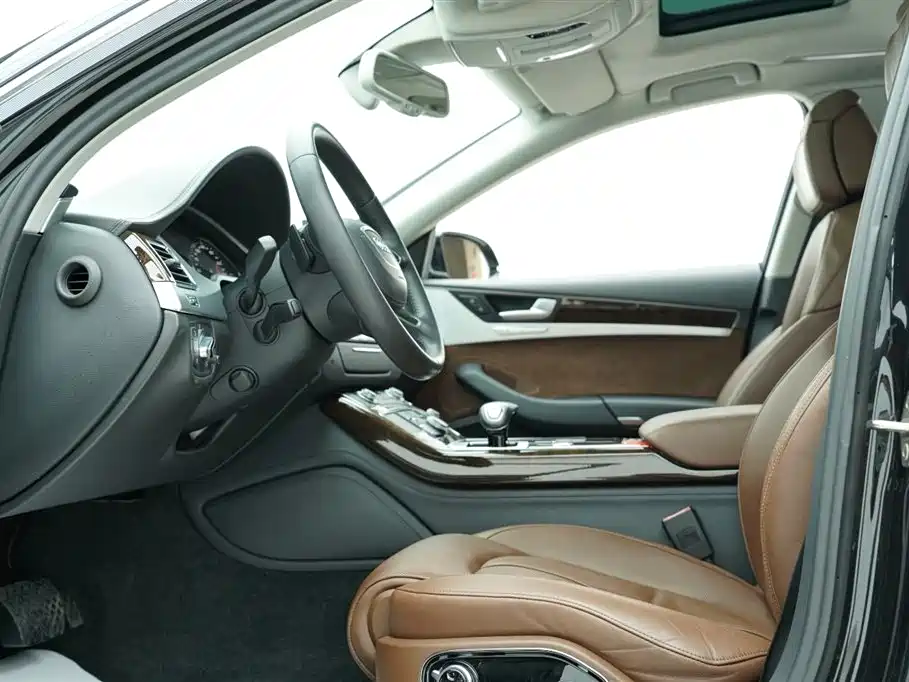 Audi A8L 45 TFSI quattro Luxury
